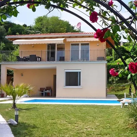 Soiano Sleeps 6 Pool Wifi Holiday home Soiano Del Lago