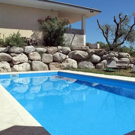 Soiano Sleeps 6 Pool Wifi